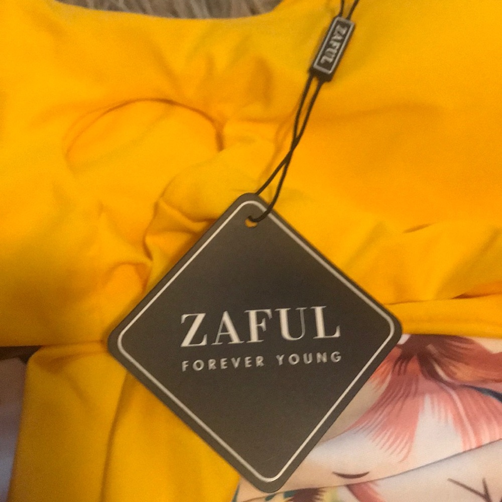 Large ZAFUL bathing suit - Picture 3 of 3